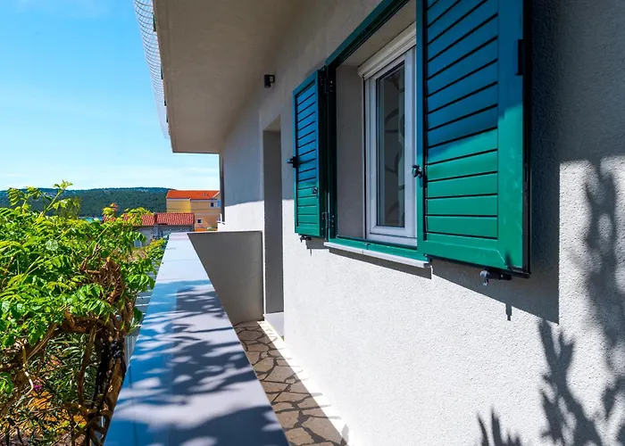 Lägenhet Charming Renovated Next To The Sea